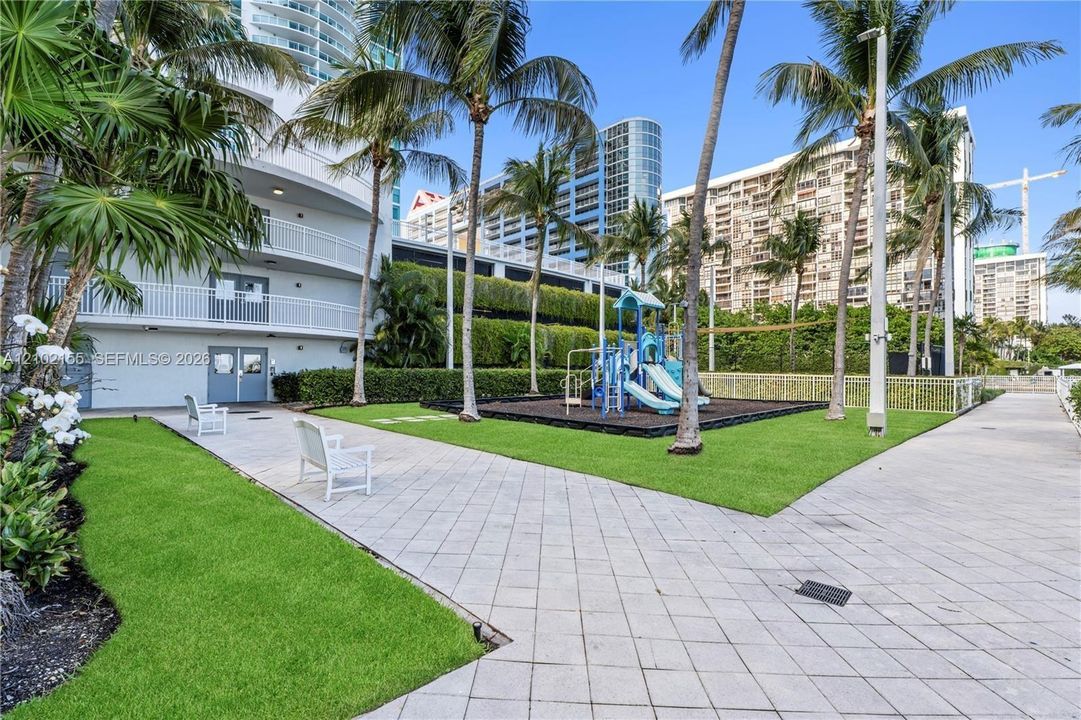 For Sale: $875,000 (2 beds, 2 baths, 1367 Square Feet)