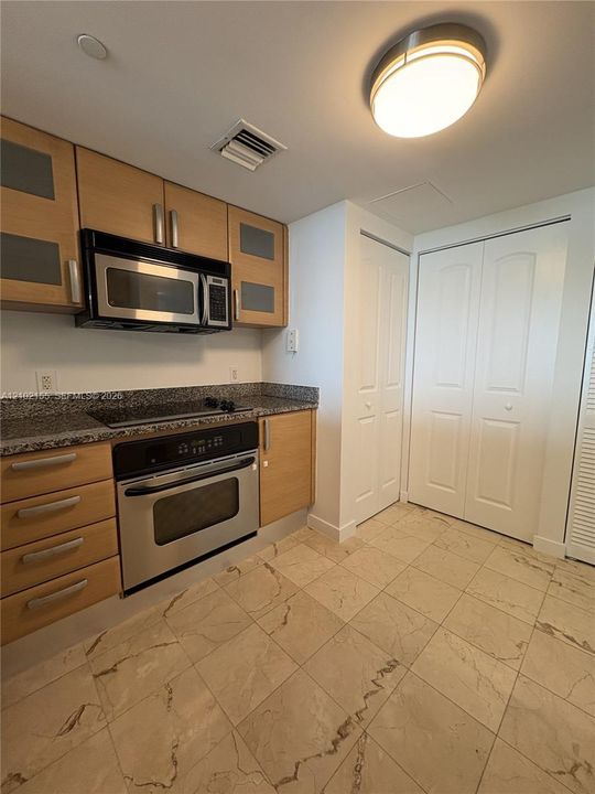For Sale: $875,000 (2 beds, 2 baths, 1367 Square Feet)