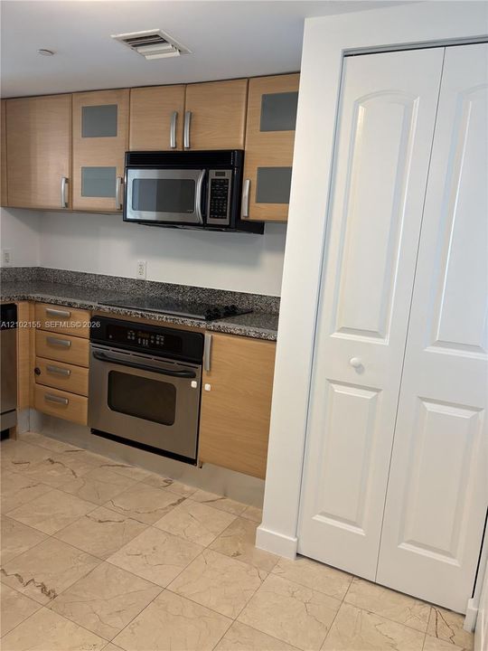 For Sale: $875,000 (2 beds, 2 baths, 1367 Square Feet)