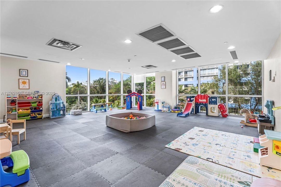 For Sale: $875,000 (2 beds, 2 baths, 1367 Square Feet)