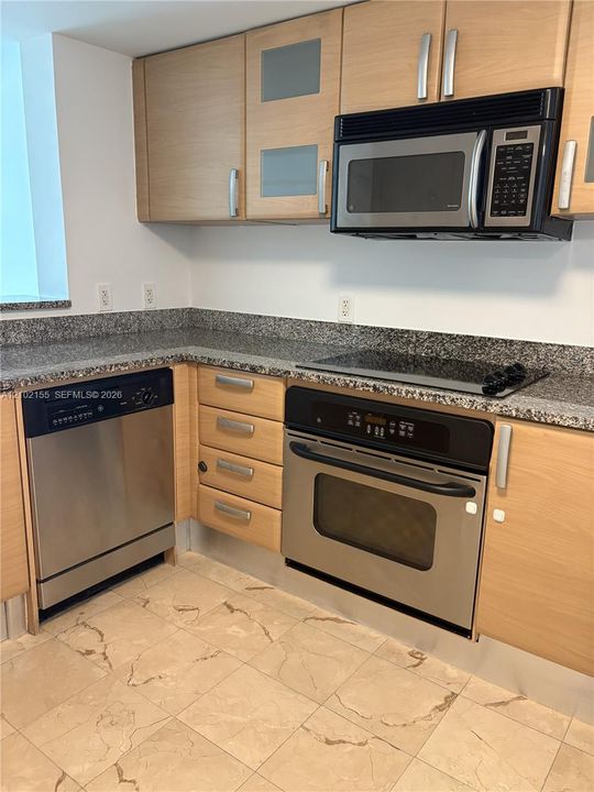 For Sale: $875,000 (2 beds, 2 baths, 1367 Square Feet)
