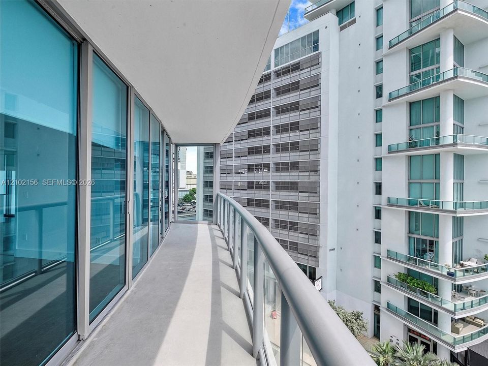 En Venta: $669,000 (2 camas, 2 baños, 1327 Pies cuadrados)