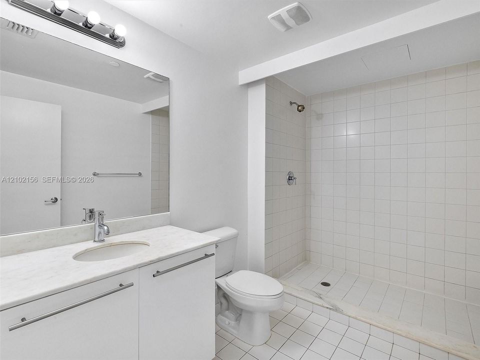 En Venta: $669,000 (2 camas, 2 baños, 1327 Pies cuadrados)
