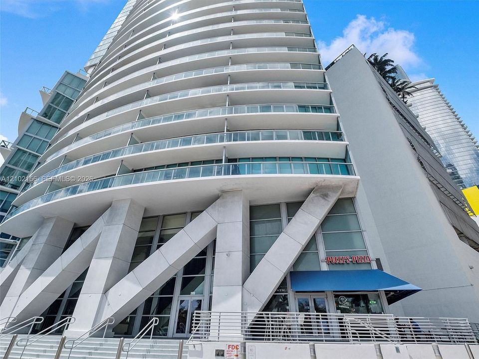 En Venta: $669,000 (2 camas, 2 baños, 1327 Pies cuadrados)