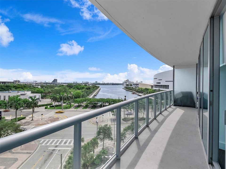 En Venta: $669,000 (2 camas, 2 baños, 1327 Pies cuadrados)
