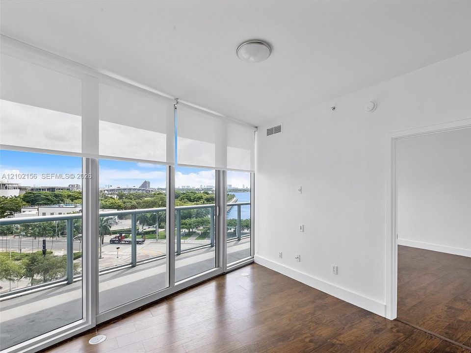 En Venta: $669,000 (2 camas, 2 baños, 1327 Pies cuadrados)