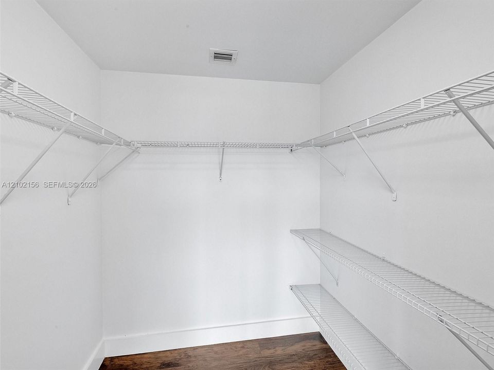 En Venta: $669,000 (2 camas, 2 baños, 1327 Pies cuadrados)