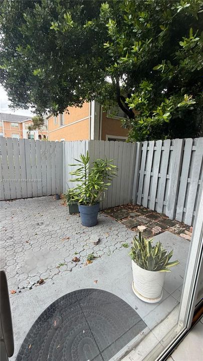 For Rent: $3,200 (4 beds, 3 baths, 1500 Square Feet)