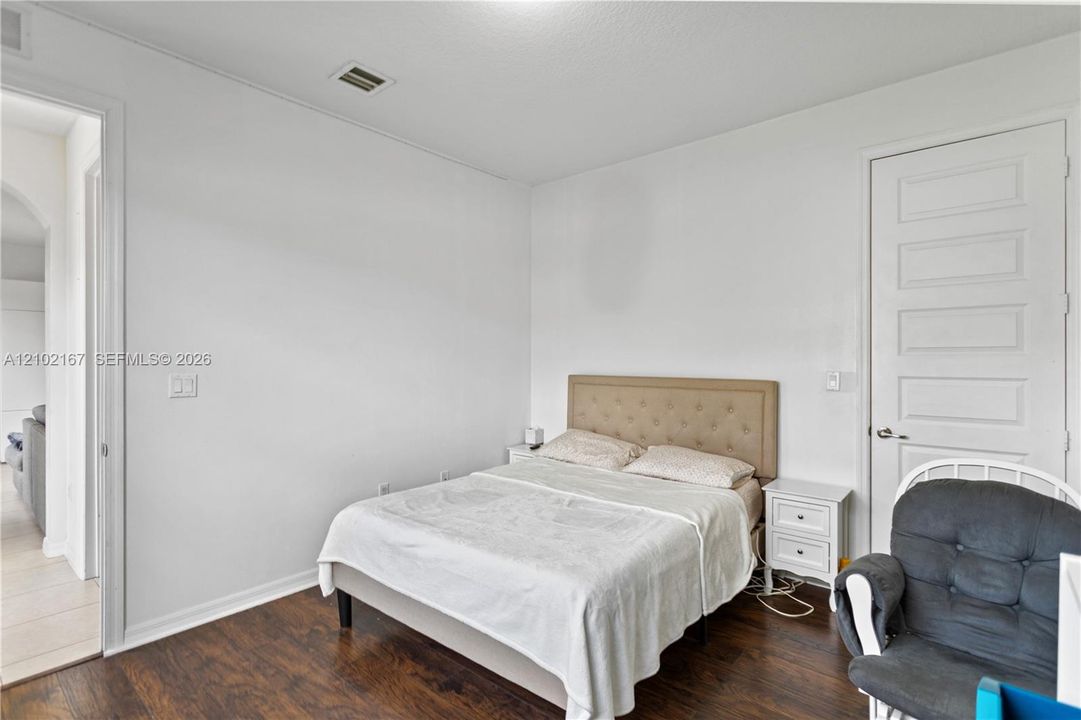 For Rent: $5,500 (5 beds, 3 baths, 2702 Square Feet)