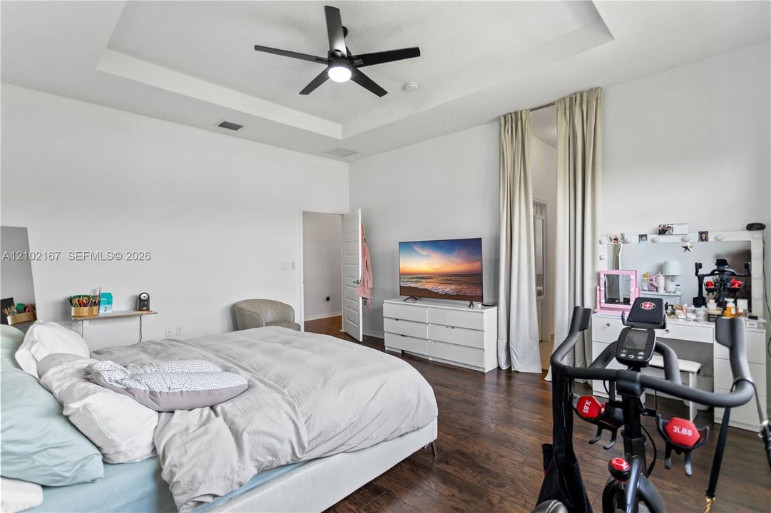 For Rent: $5,500 (5 beds, 3 baths, 2702 Square Feet)
