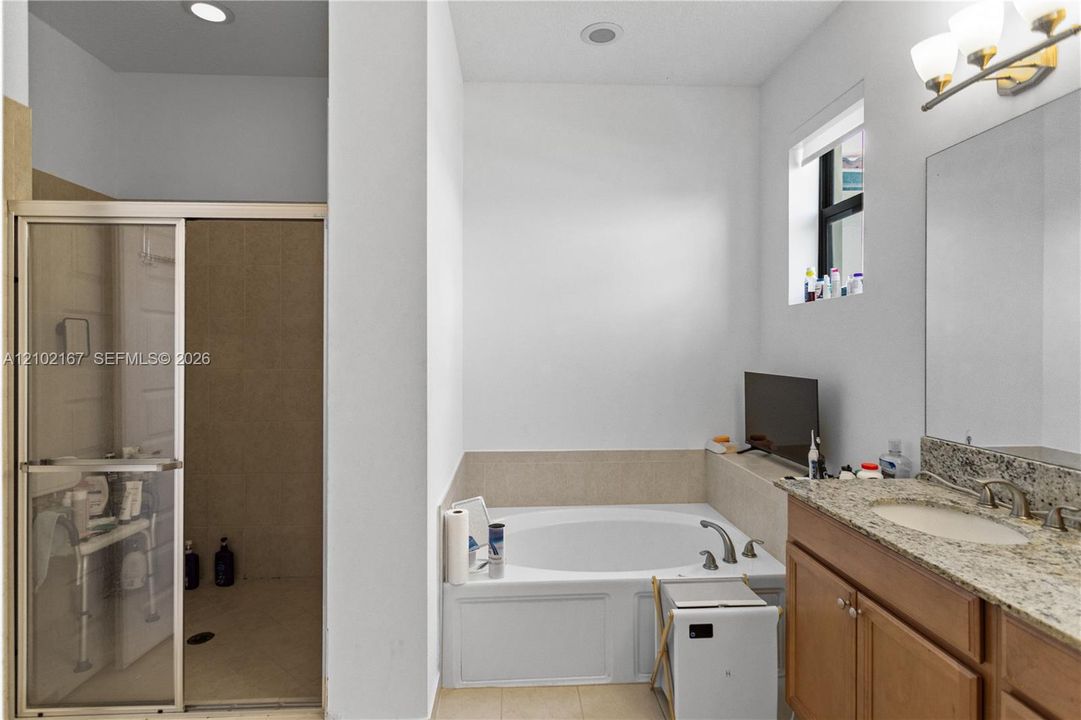 For Rent: $5,500 (5 beds, 3 baths, 2702 Square Feet)