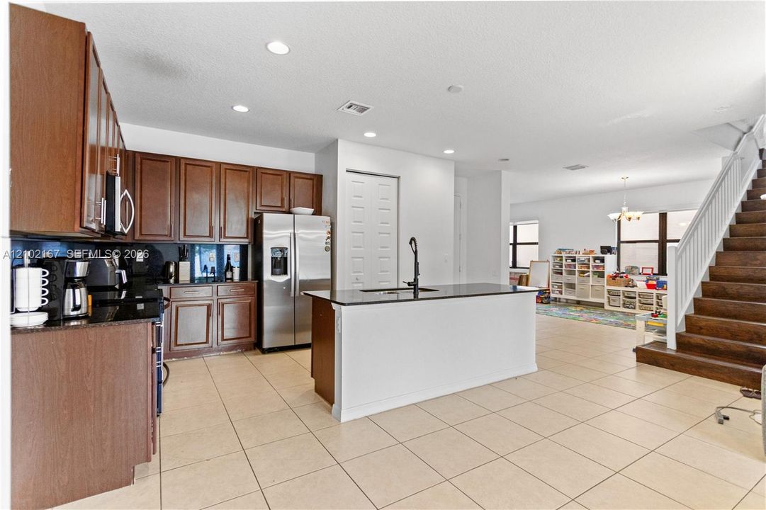 For Rent: $5,500 (5 beds, 3 baths, 2702 Square Feet)