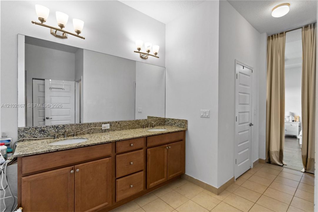 For Rent: $5,500 (5 beds, 3 baths, 2702 Square Feet)