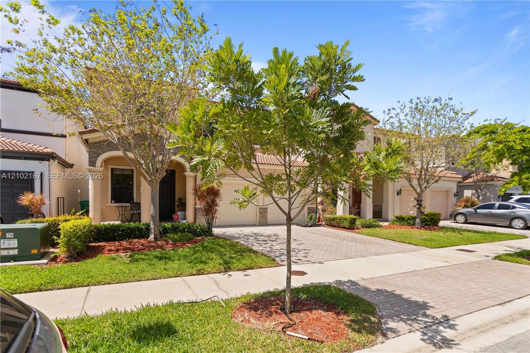 For Rent: $5,500 (5 beds, 3 baths, 2702 Square Feet)