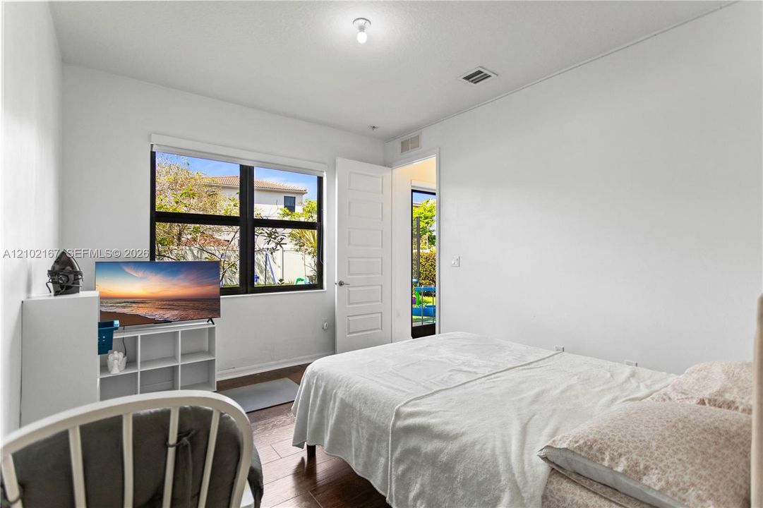 For Rent: $5,500 (5 beds, 3 baths, 2702 Square Feet)
