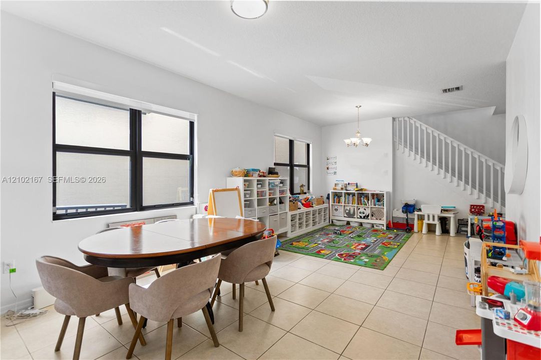 For Rent: $5,500 (5 beds, 3 baths, 2702 Square Feet)