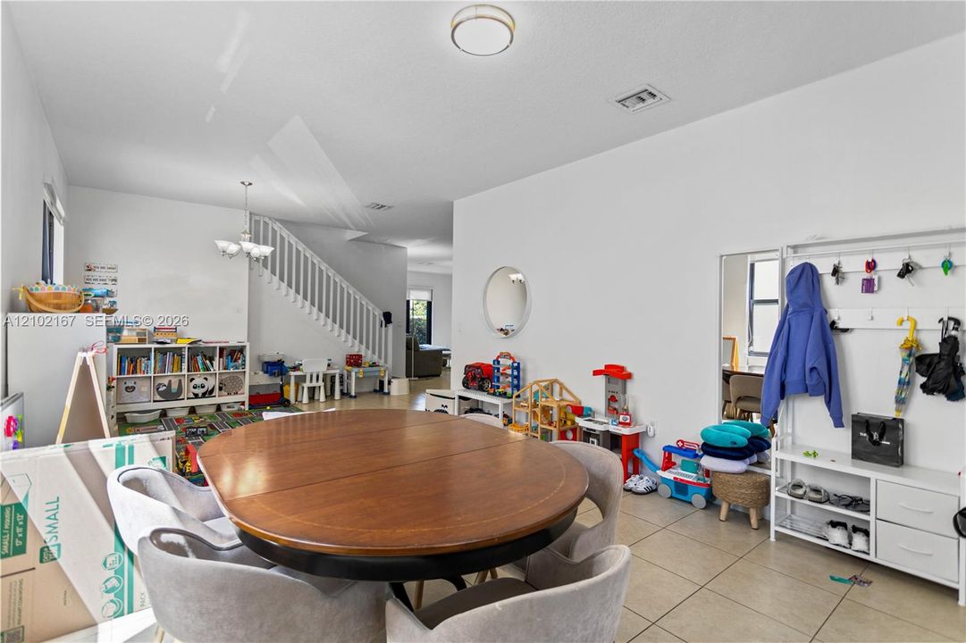 For Rent: $5,500 (5 beds, 3 baths, 2702 Square Feet)