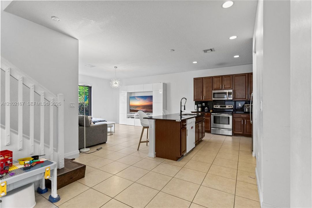 For Rent: $5,500 (5 beds, 3 baths, 2702 Square Feet)