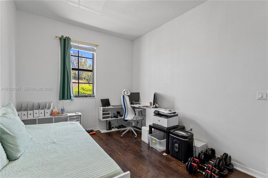 For Rent: $5,500 (5 beds, 3 baths, 2702 Square Feet)