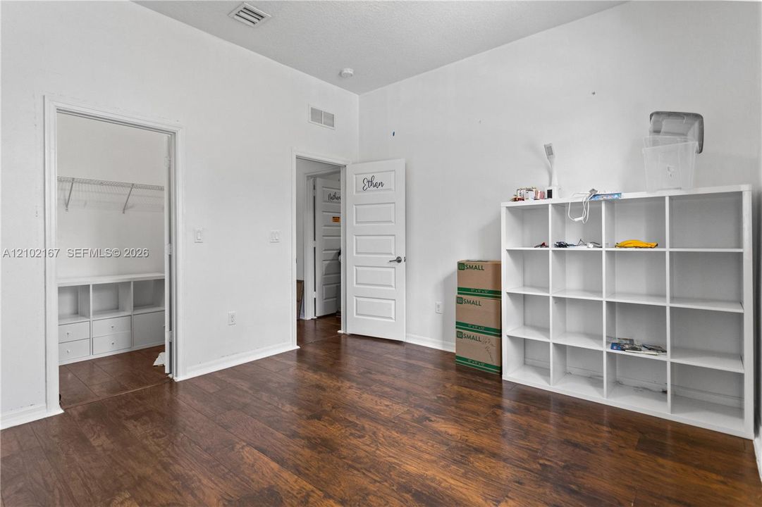 For Rent: $5,500 (5 beds, 3 baths, 2702 Square Feet)