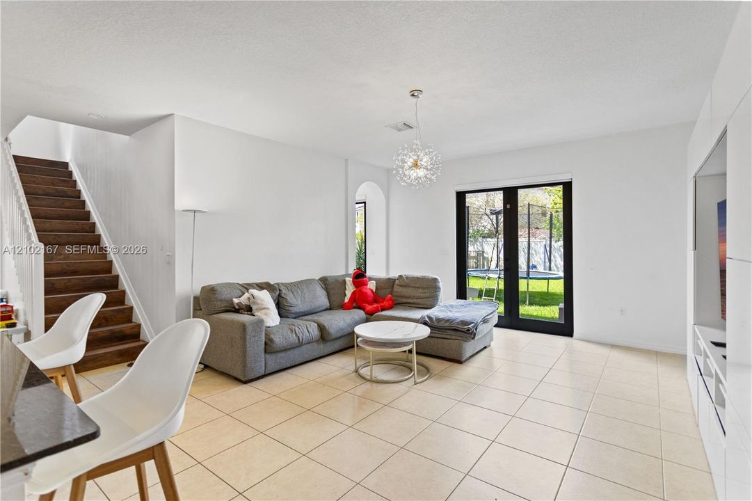 For Rent: $5,500 (5 beds, 3 baths, 2702 Square Feet)