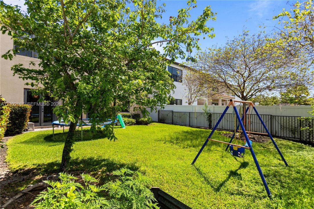 For Rent: $5,500 (5 beds, 3 baths, 2702 Square Feet)
