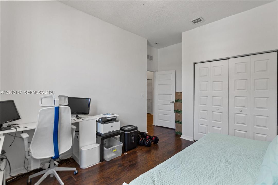 For Rent: $5,500 (5 beds, 3 baths, 2702 Square Feet)