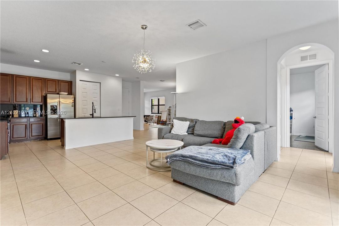 For Rent: $5,500 (5 beds, 3 baths, 2702 Square Feet)