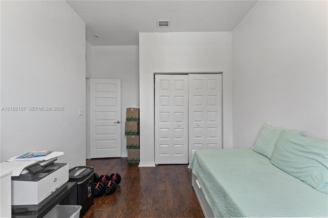 For Rent: $5,500 (5 beds, 3 baths, 2702 Square Feet)
