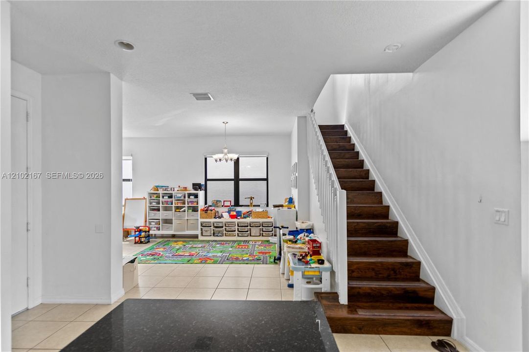 For Rent: $5,500 (5 beds, 3 baths, 2702 Square Feet)