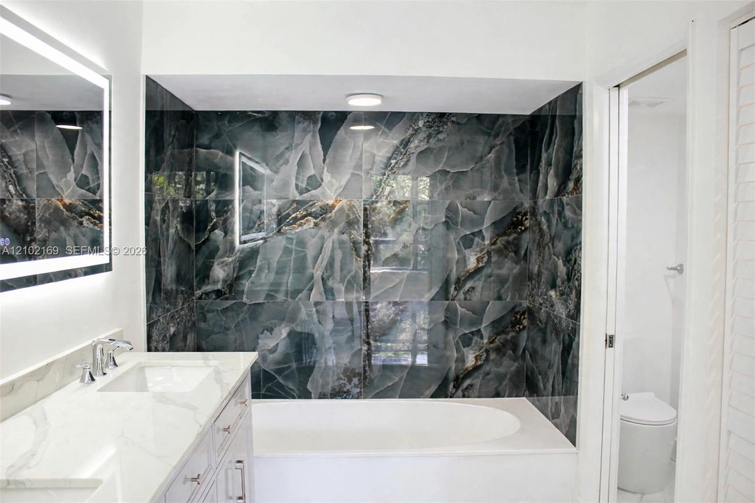 For Sale: $560,000 (2 beds, 2 baths, 1365 Square Feet)