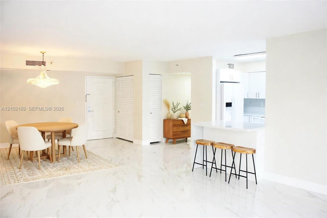 For Sale: $560,000 (2 beds, 2 baths, 1365 Square Feet)
