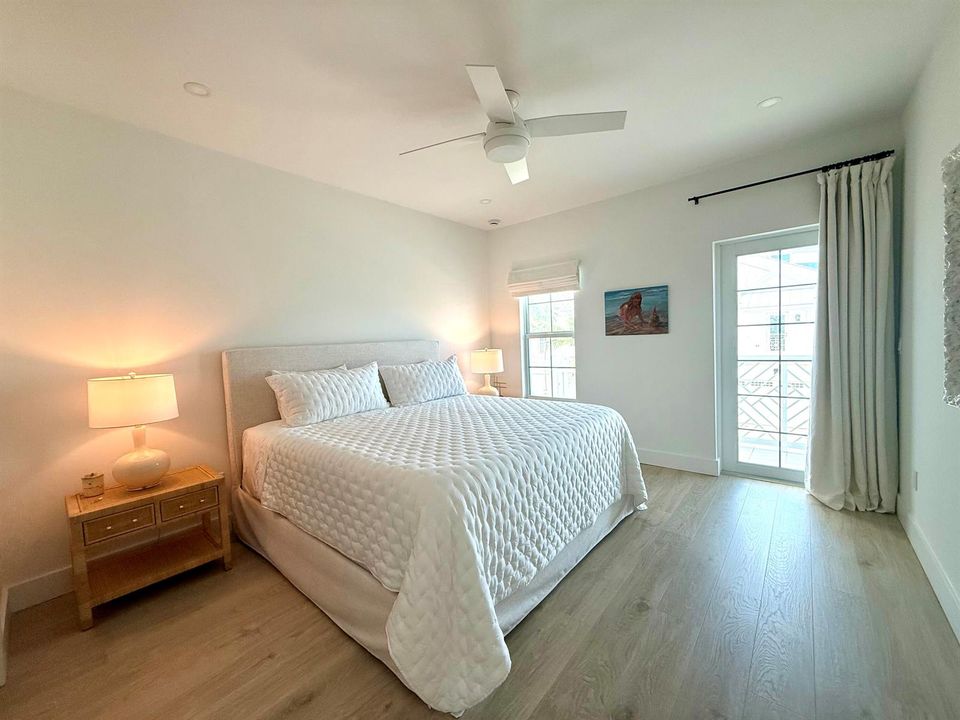 Guest bedroom w/King Bed