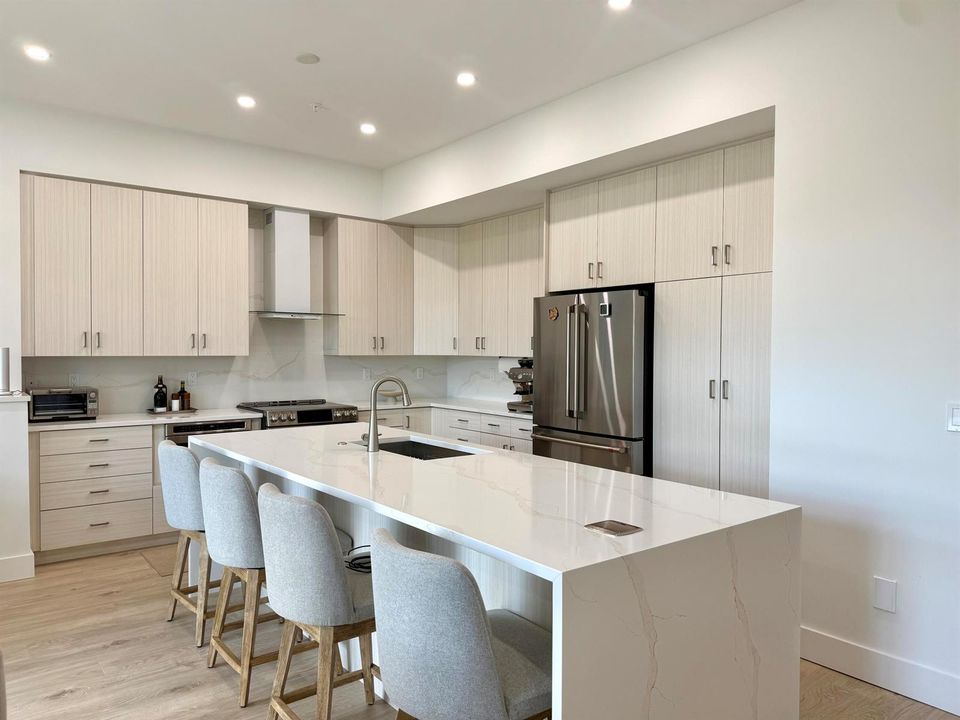 Eat-in Kitchen