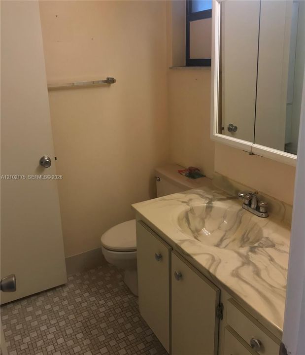 For Sale: $115,000 (1 beds, 1 baths, 773 Square Feet)