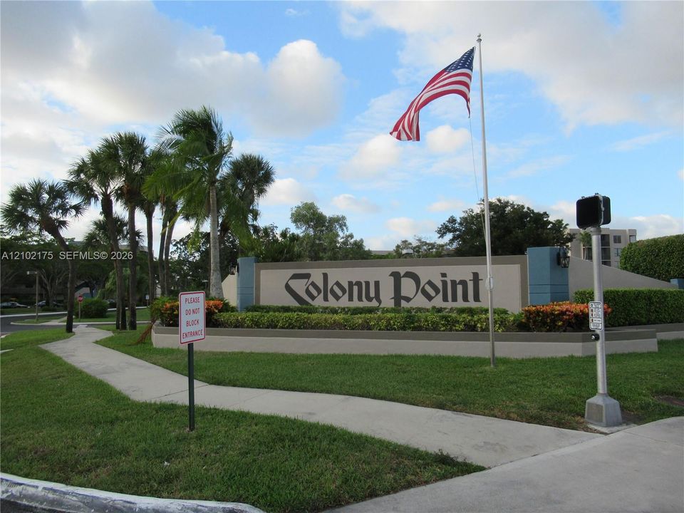 For Sale: $115,000 (1 beds, 1 baths, 773 Square Feet)