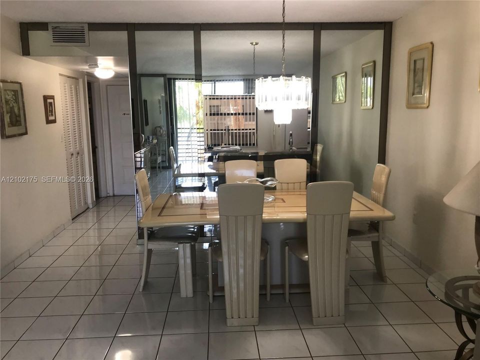 For Sale: $115,000 (1 beds, 1 baths, 773 Square Feet)