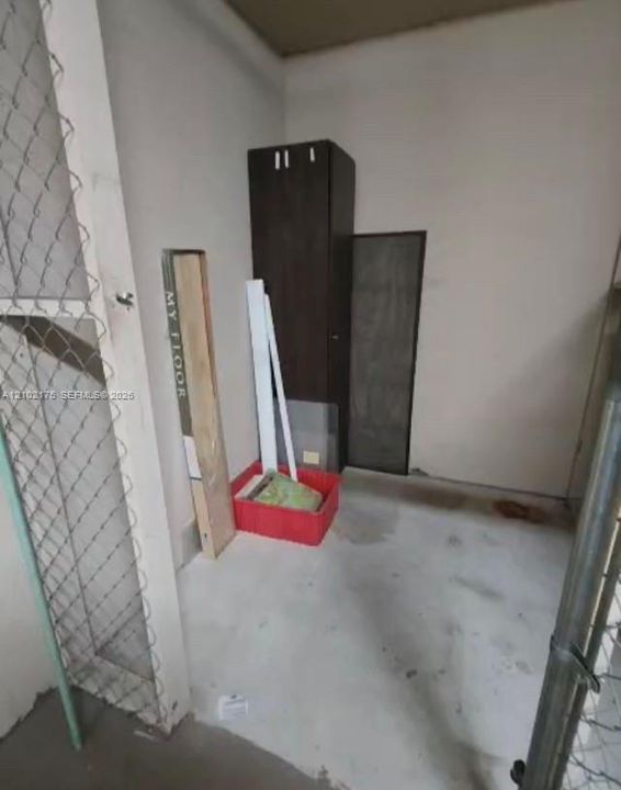 For Sale: $115,000 (1 beds, 1 baths, 773 Square Feet)