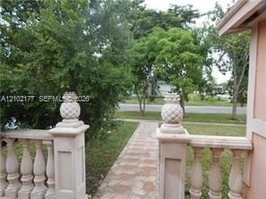 For Sale: $599,000 (6 beds, 4 baths, 2782 Square Feet)