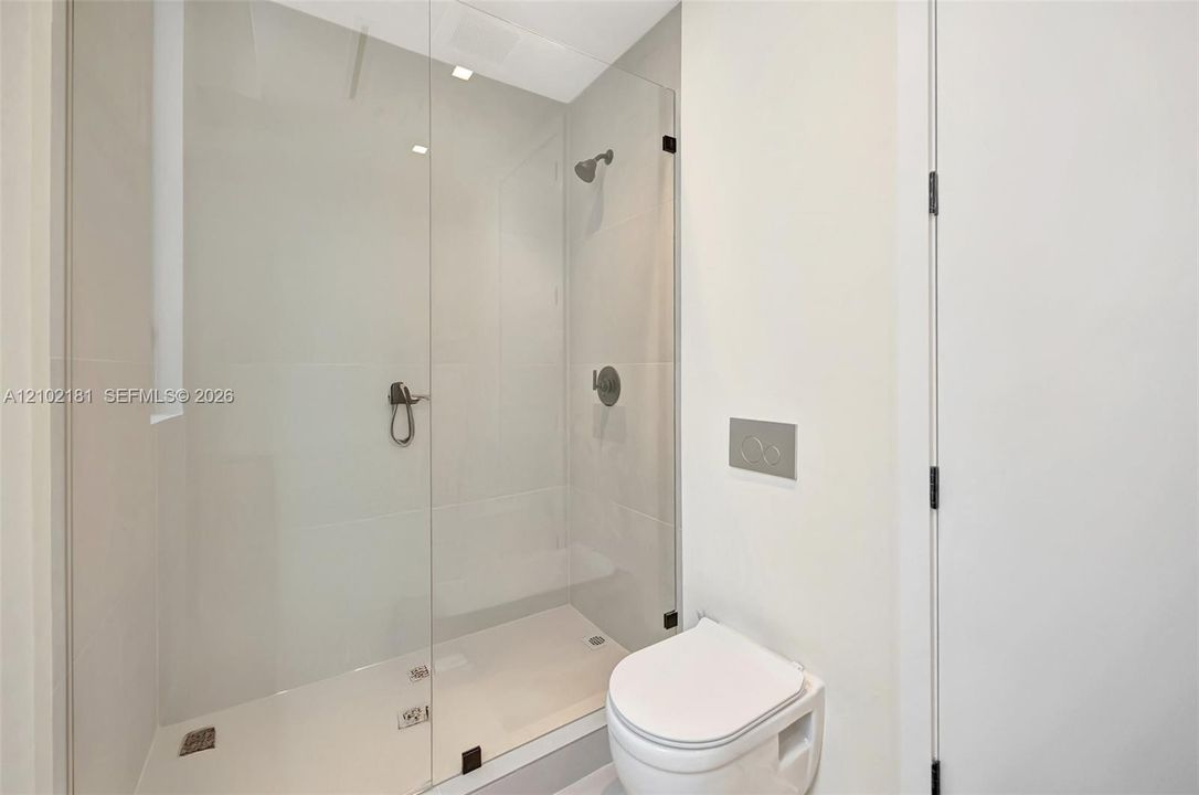 En Venta: $1,245,000 (3 camas, 3 baños, 2440 Pies cuadrados)
