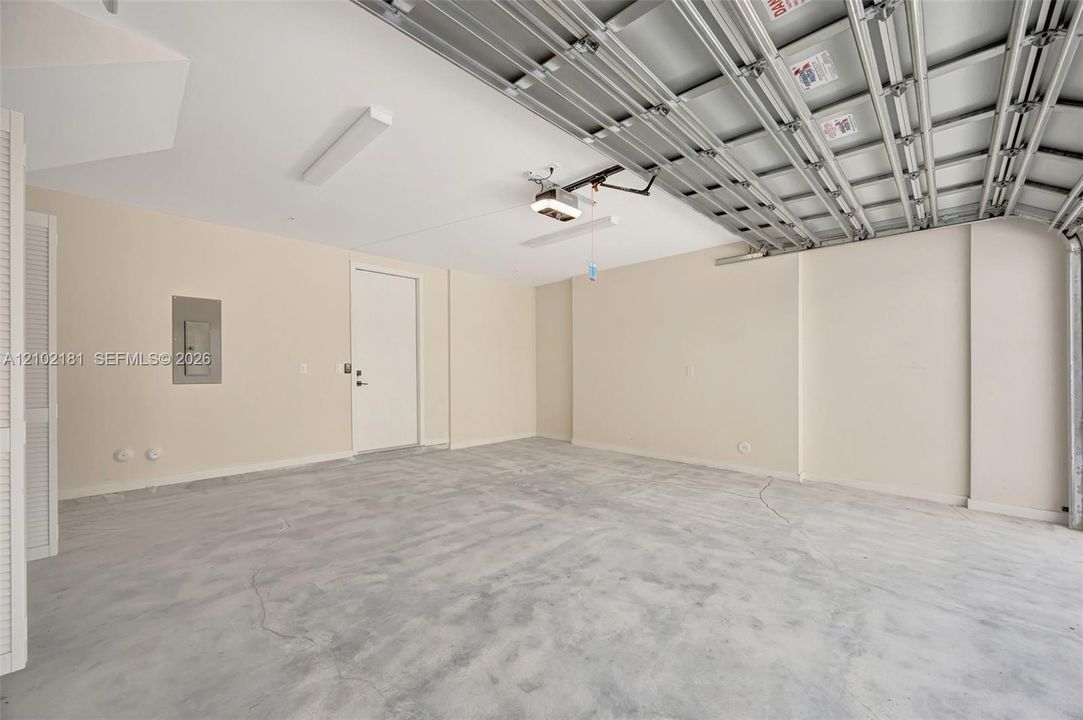 En Venta: $1,245,000 (3 camas, 3 baños, 2440 Pies cuadrados)