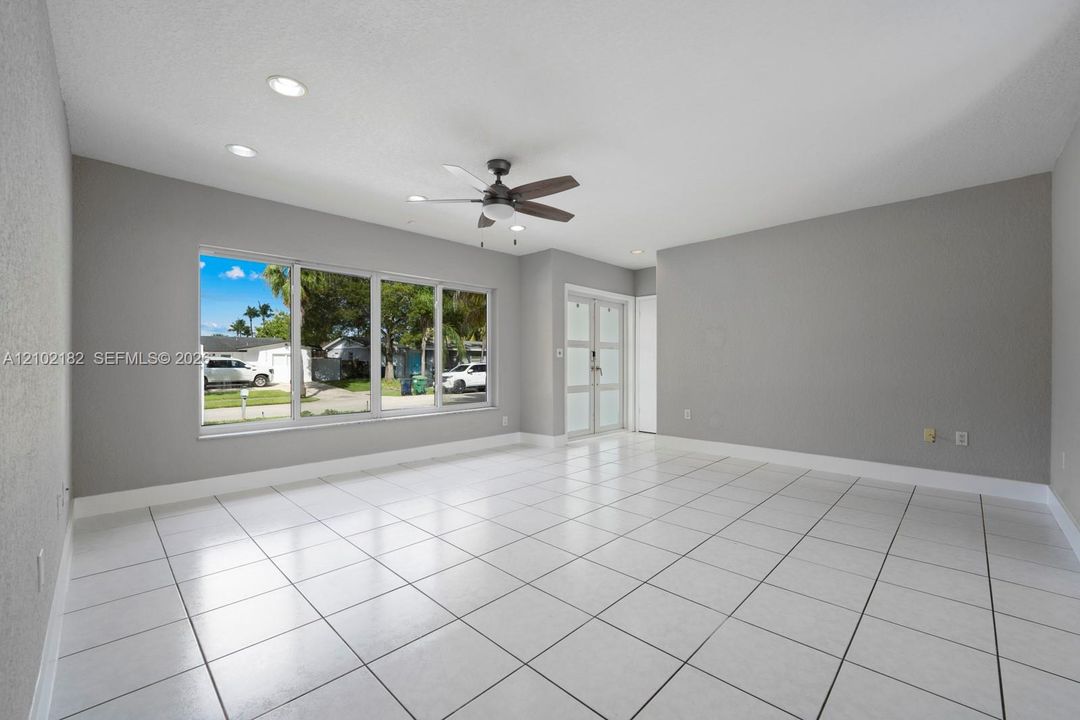 For Sale: $649,000 (3 beds, 2 baths, 1542 Square Feet)