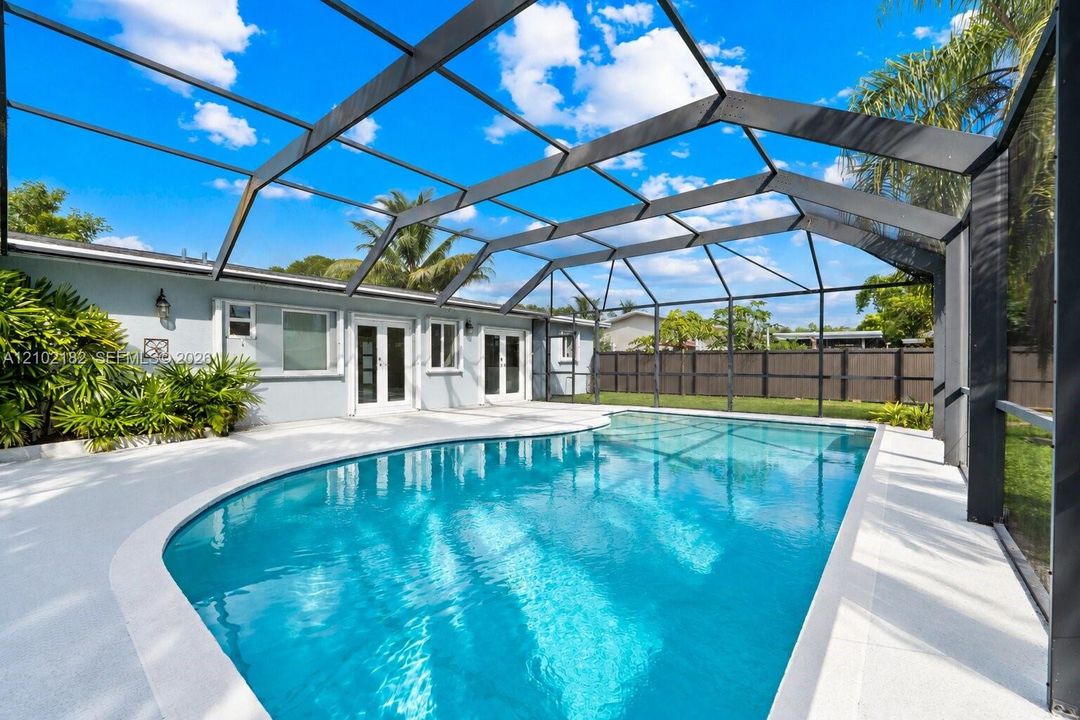 For Sale: $649,000 (3 beds, 2 baths, 1542 Square Feet)