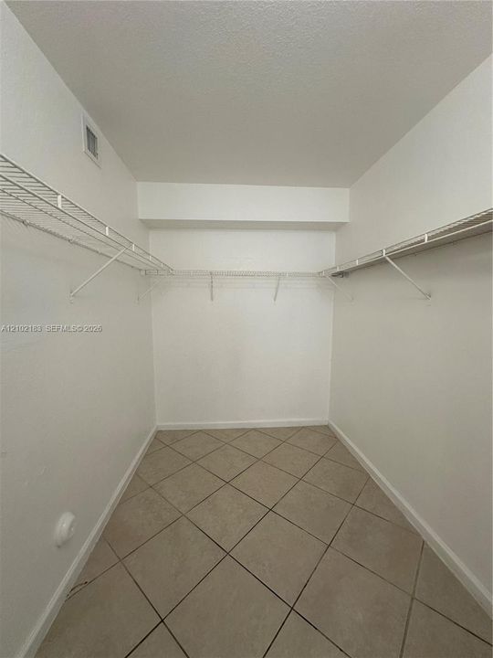В аренду: $2,200 (3 спален, 2 ванн, 1126 Квадратных фут)