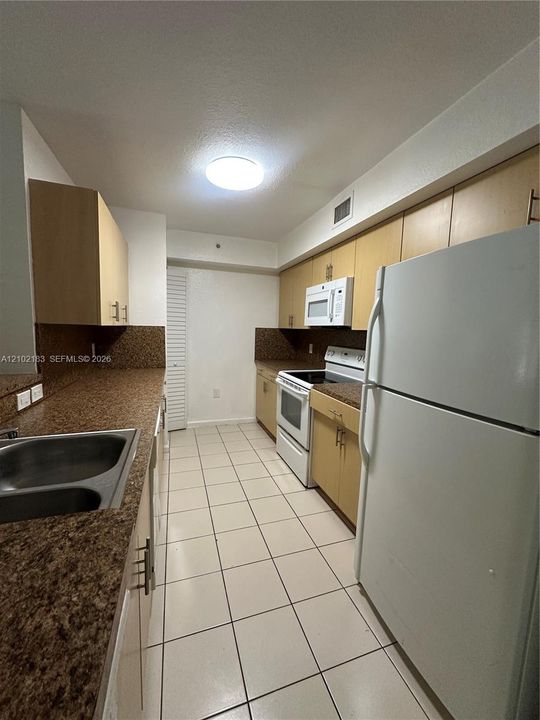 В аренду: $2,200 (3 спален, 2 ванн, 1126 Квадратных фут)