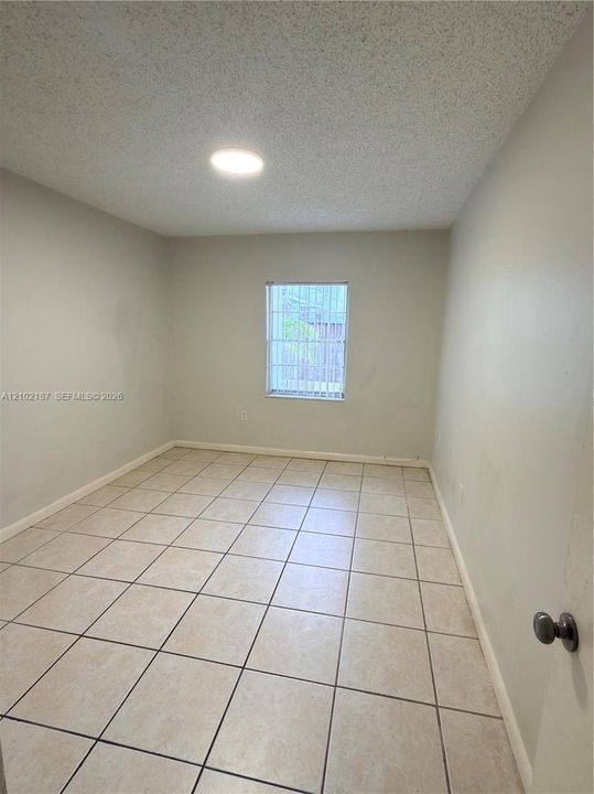 For Sale: $329,900 (2 beds, 2 baths, 998 Square Feet)