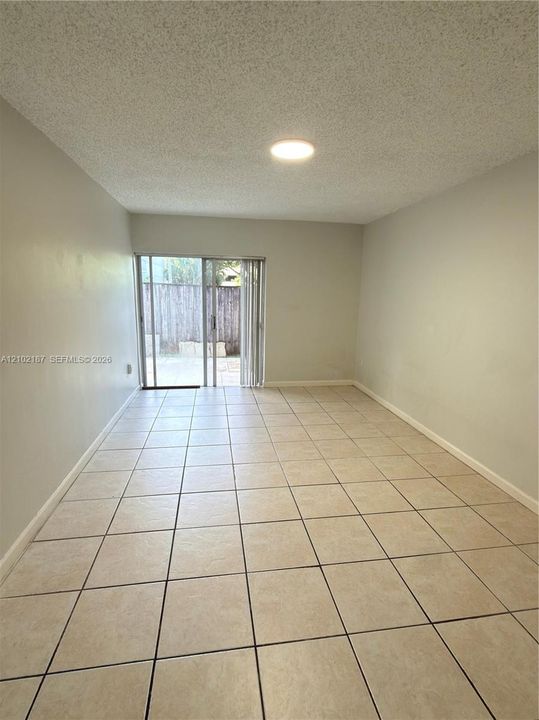For Sale: $329,900 (2 beds, 2 baths, 998 Square Feet)
