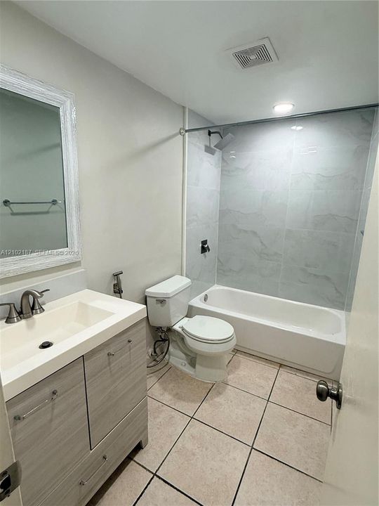 For Sale: $329,900 (2 beds, 2 baths, 998 Square Feet)