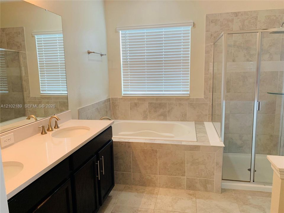 For Rent: $3,175 (5 beds, 3 baths, 2566 Square Feet)