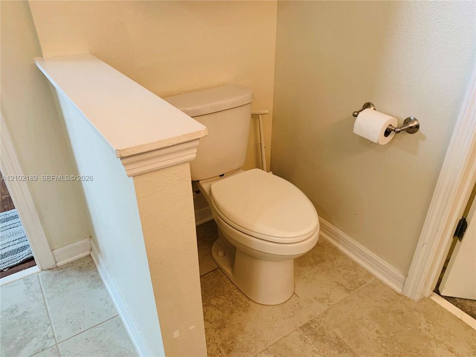 For Rent: $3,175 (5 beds, 3 baths, 2566 Square Feet)